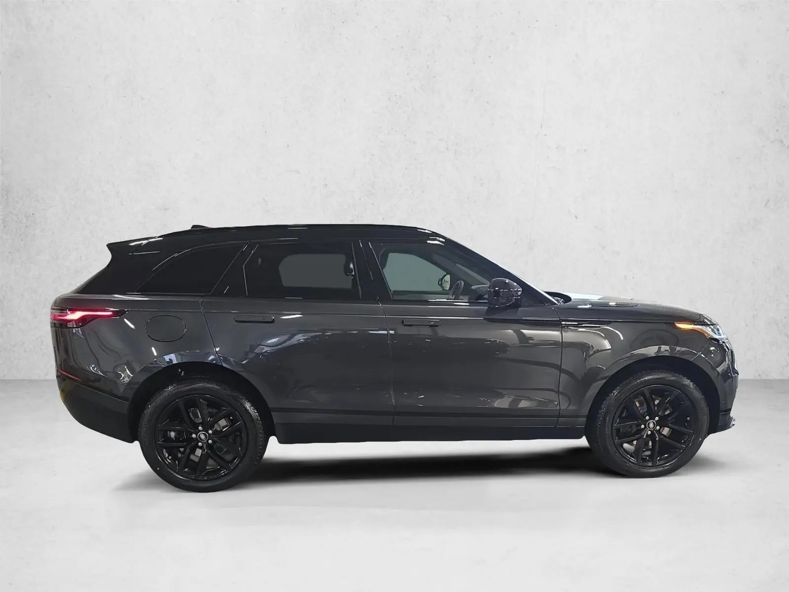 2026 Land Rover Range Rover Velar P250 Dynamic SE photo 4