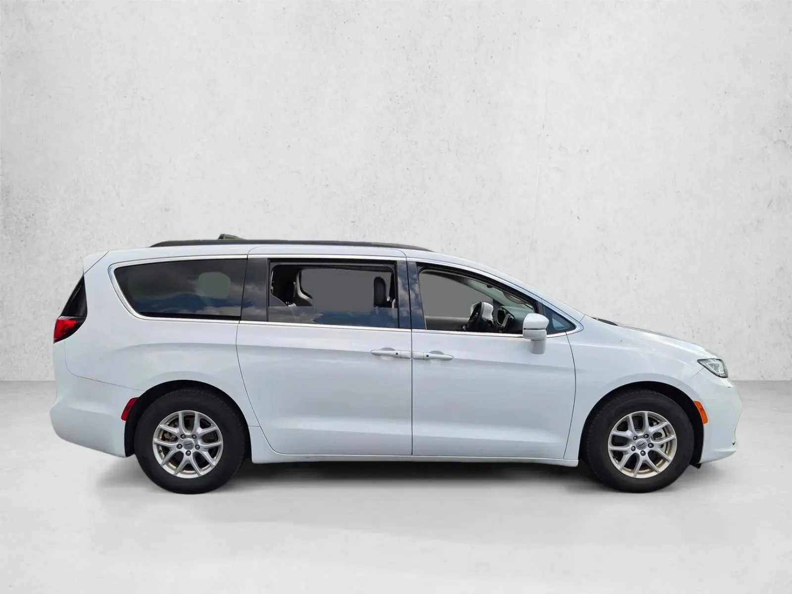 2022 Chrysler Pacifica Touring L photo 4