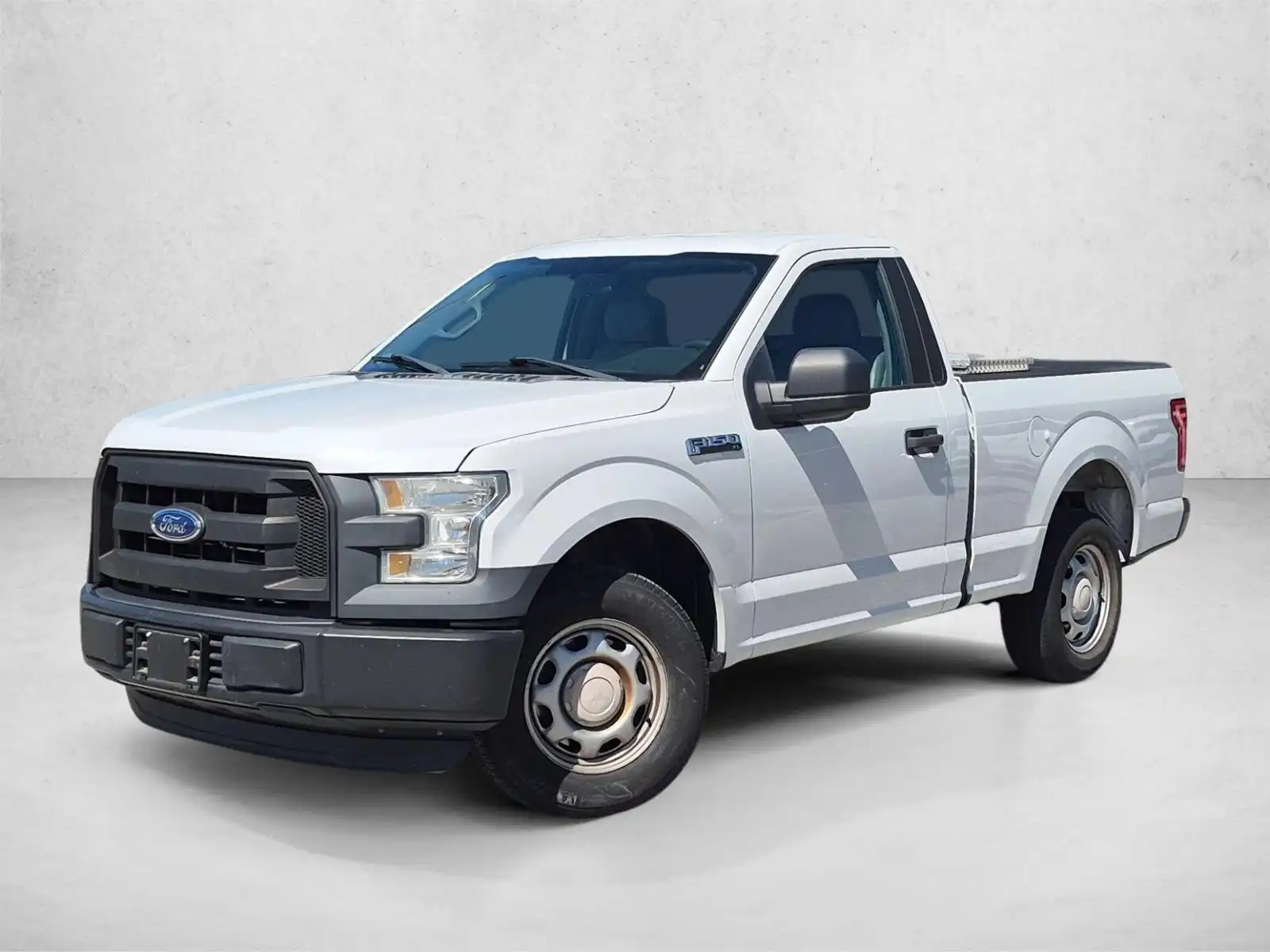 2015 Ford F-150 XL Regular Cab 126 in's photo