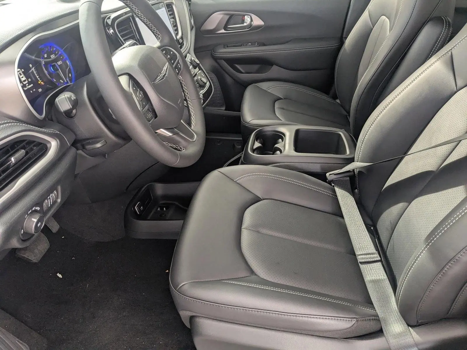 2026 Chrysler Pacifica Select AWD photo 4