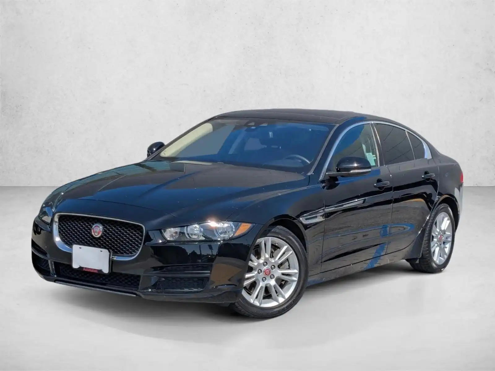 2018 Jaguar XE 25t Premium's photo