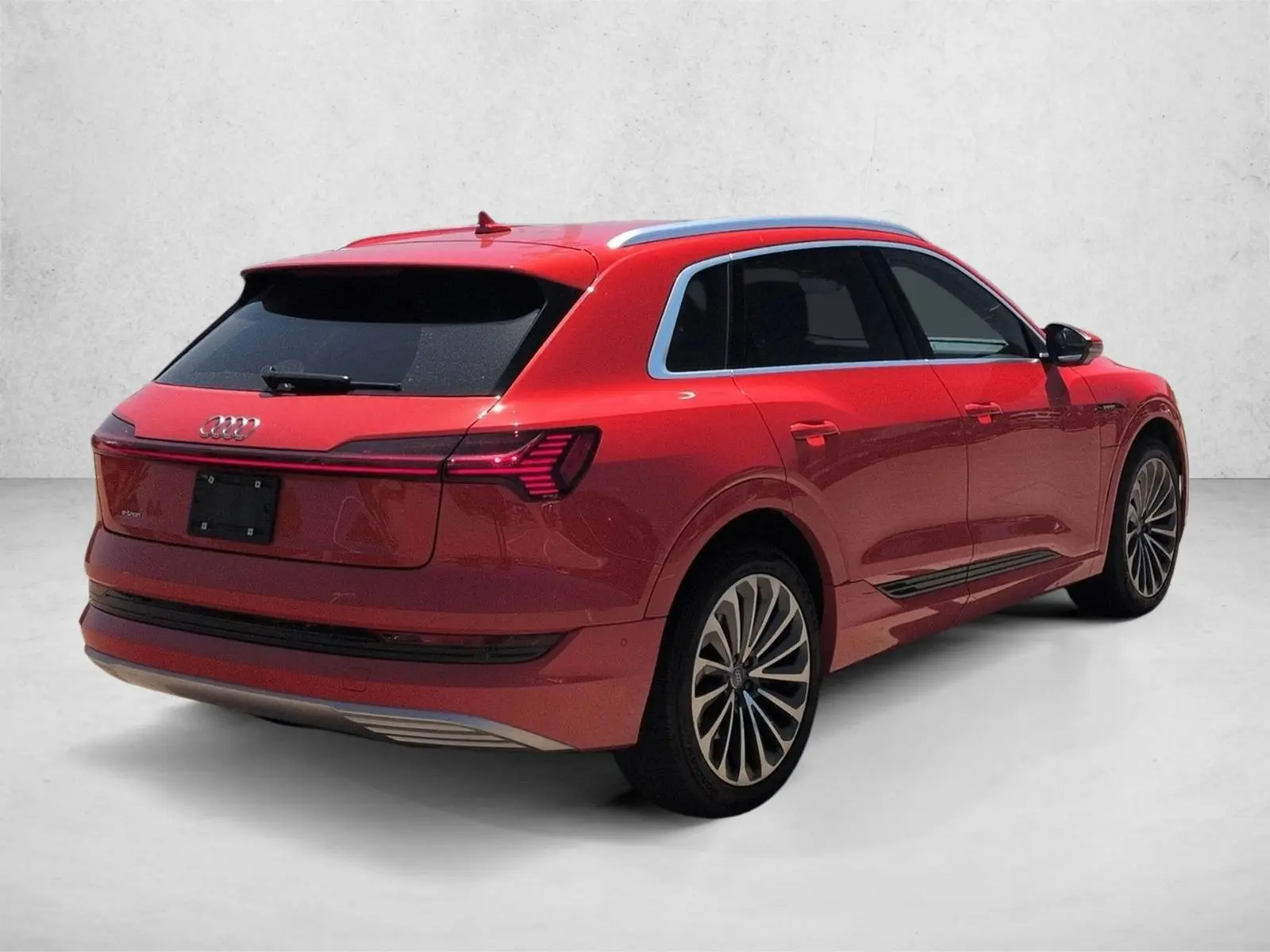 2019 Audi e-tron Prestige photo 5