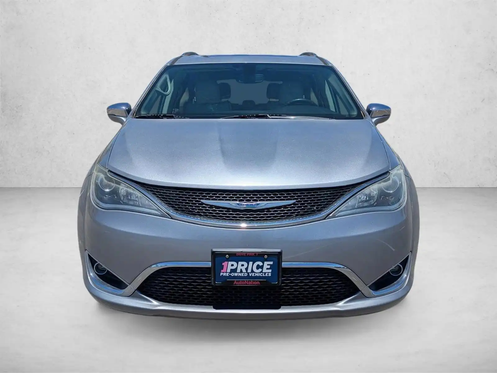2019 Chrysler Pacifica Limited's photo