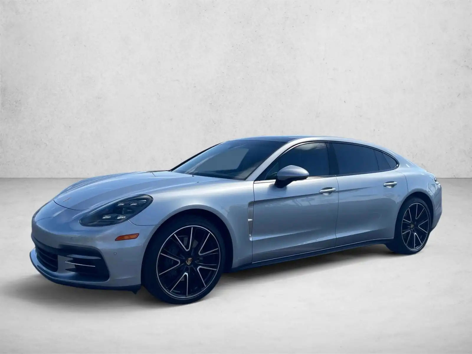 2018 Porsche Panamera 4 Executive's photo