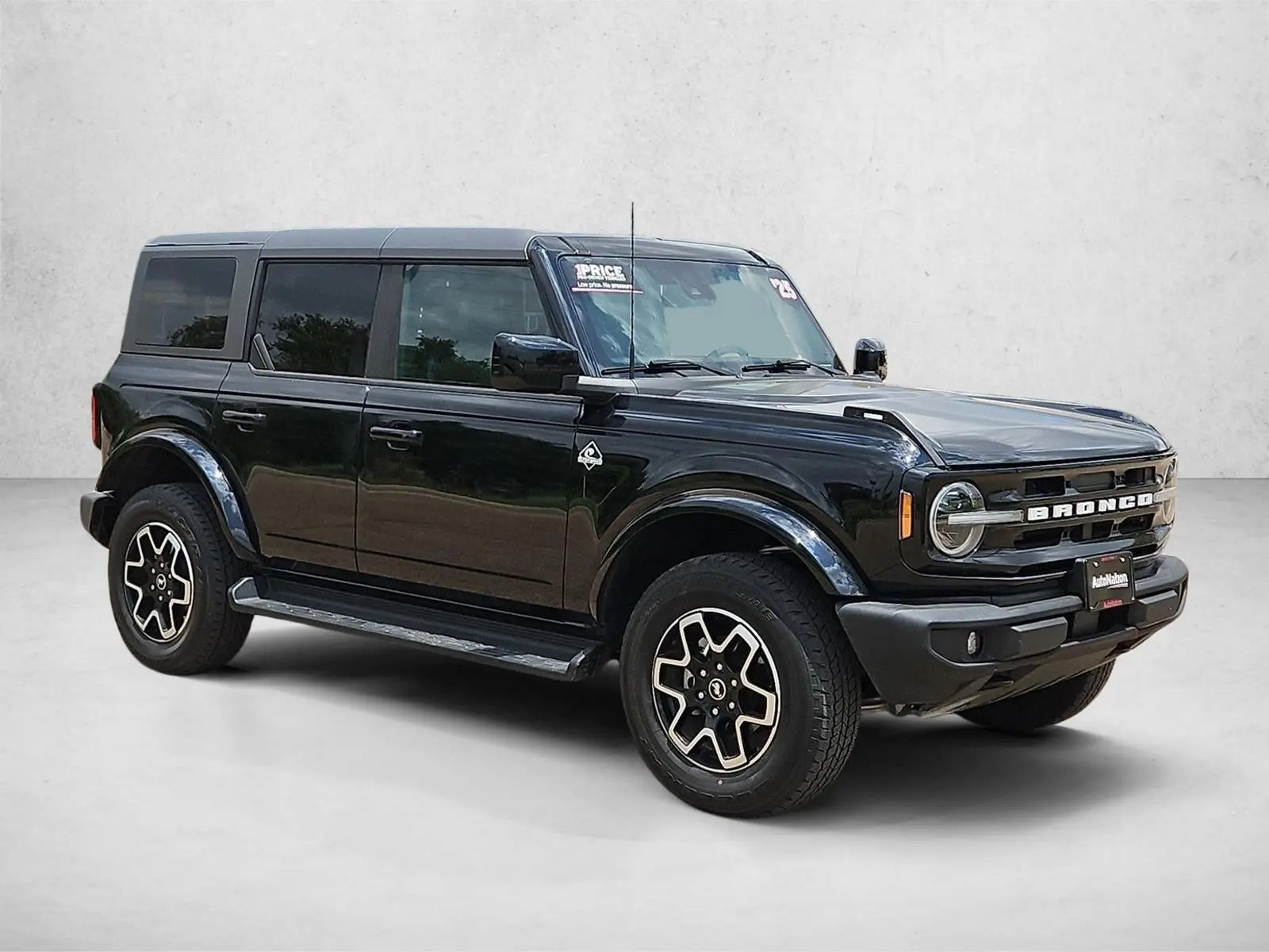 2025 Ford Bronco Outer Banks 4x4 photo 3