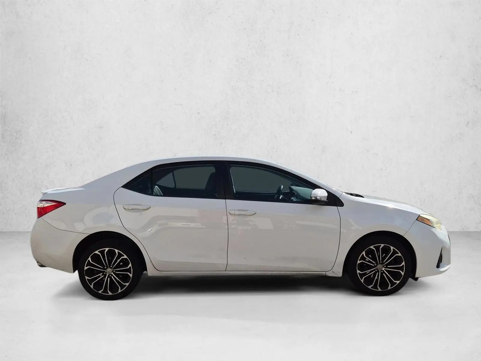 2016 Toyota Corolla S Plus AT photo 4
