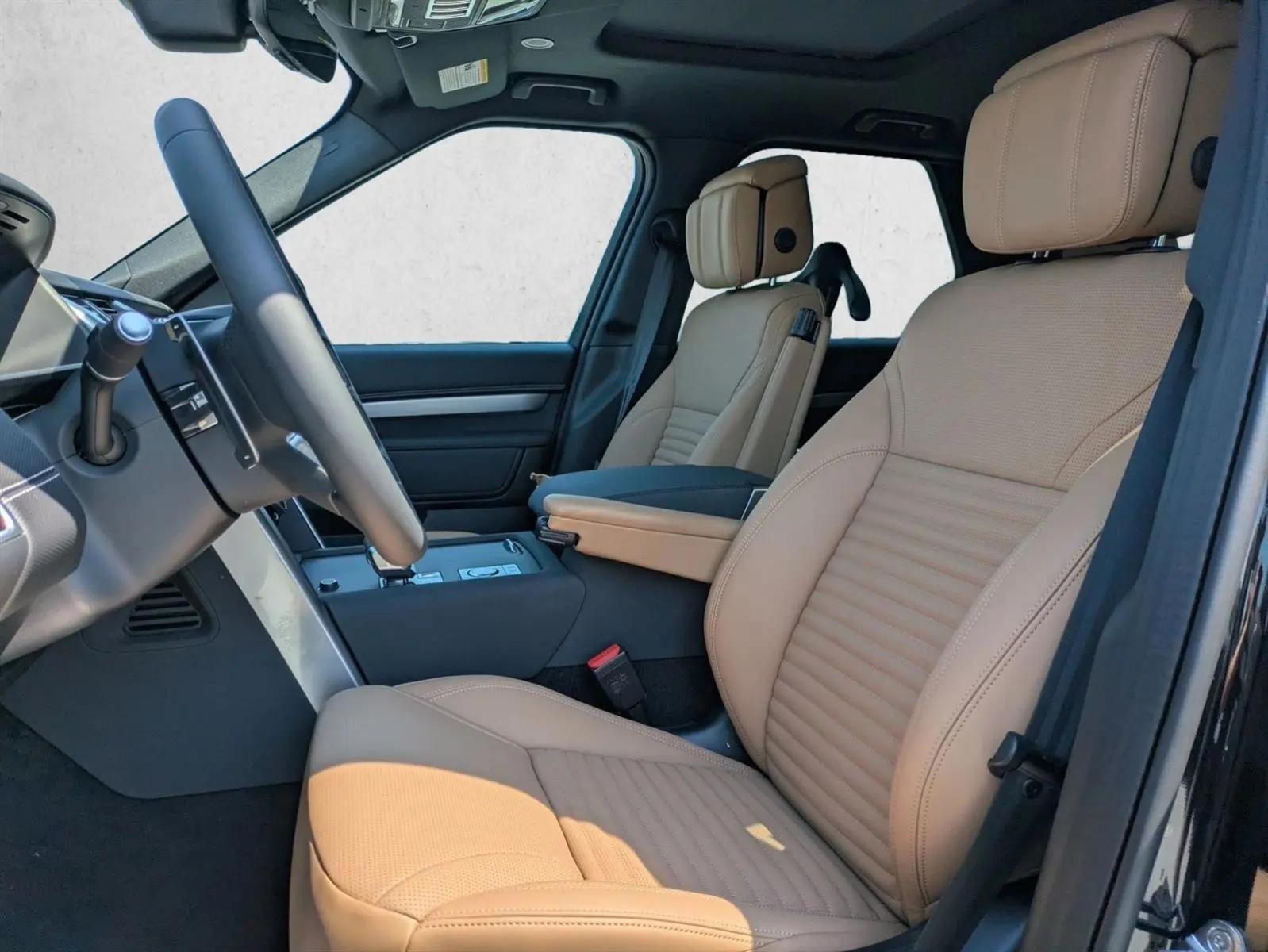 2025 Land Rover Discovery P300 Dynamic SE photo 4