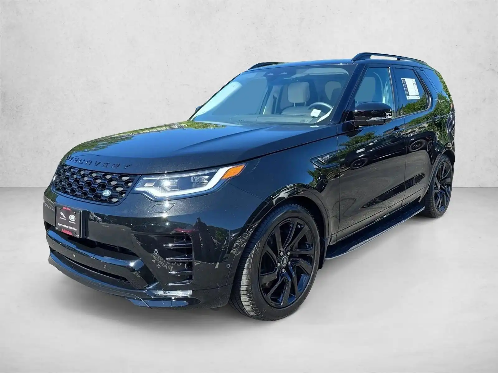 2025 Land Rover Discovery P360 Dynamic SE's photo