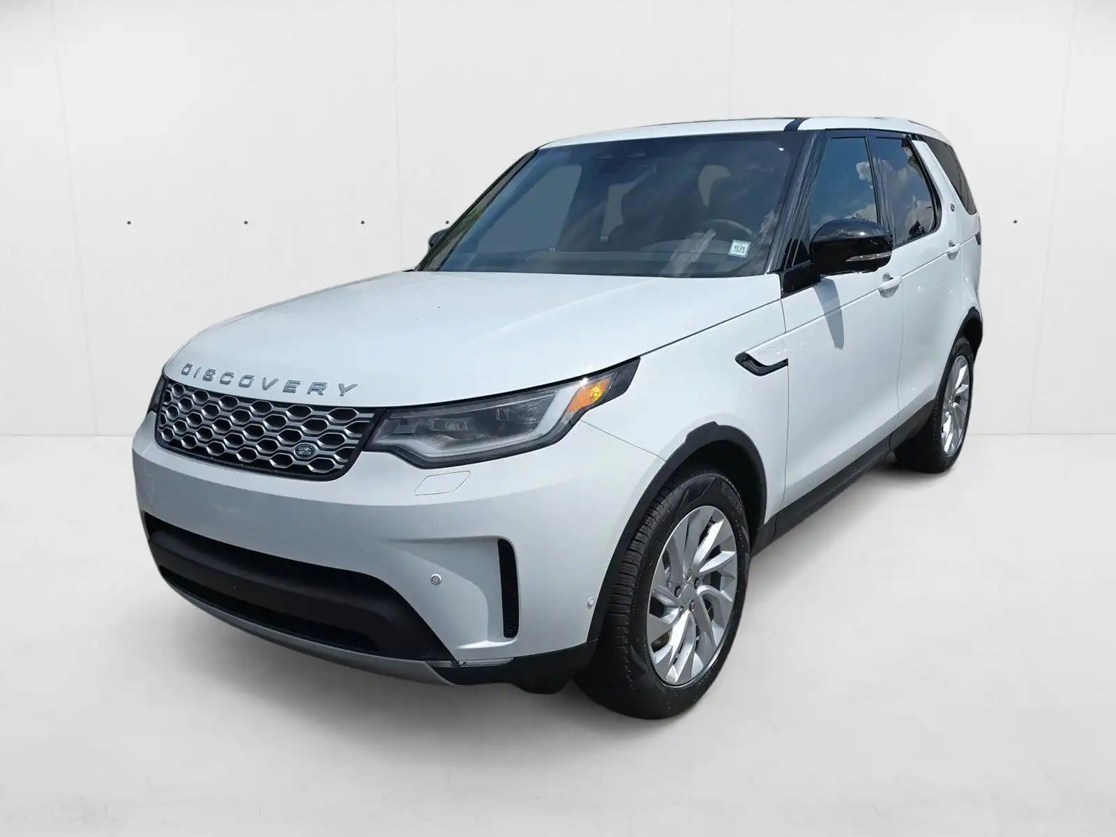 2025 Land Rover Discovery P300 S's photo