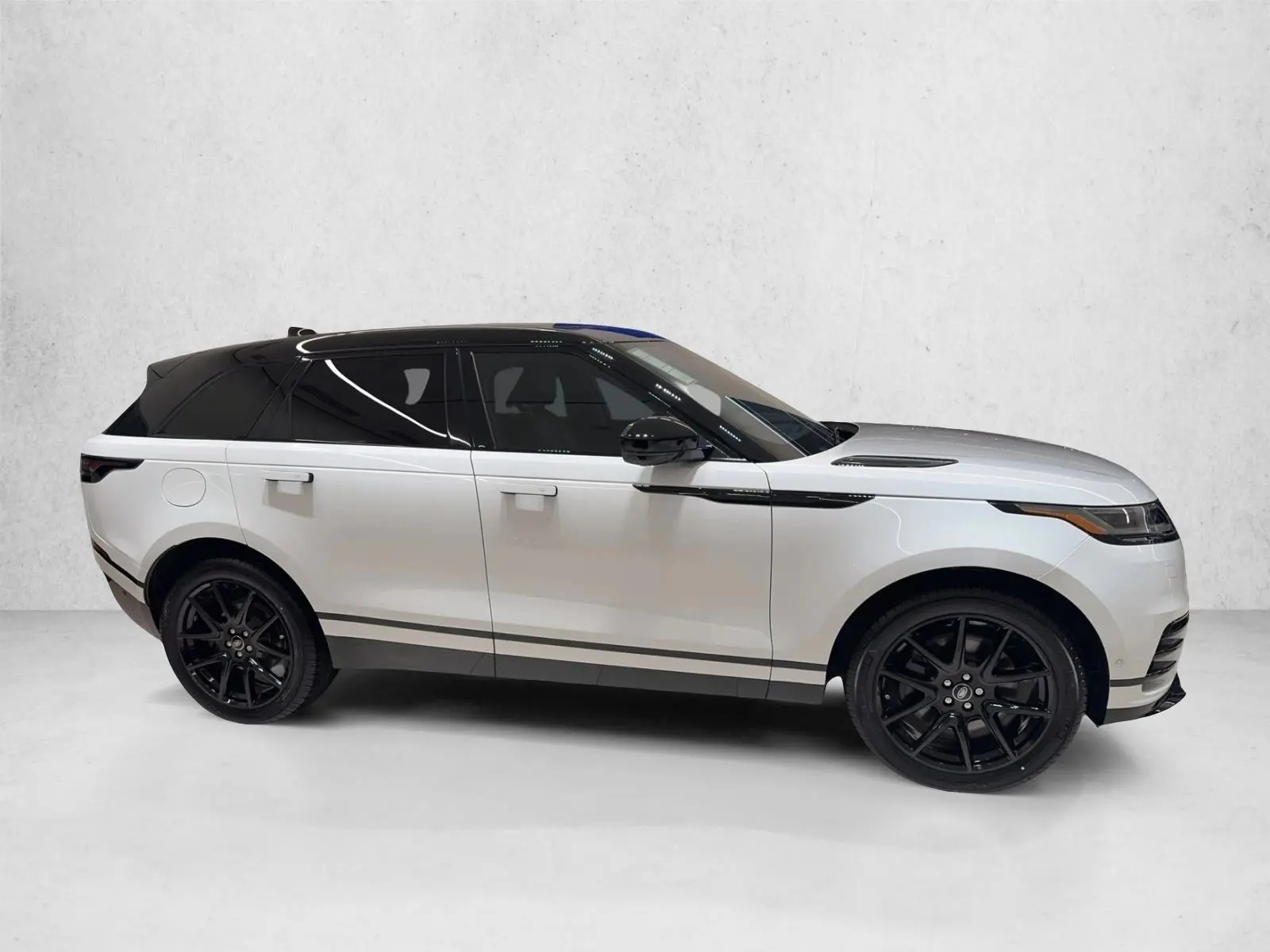 2026 Land Rover Range Rover Velar P400 Dynamic SE photo 4