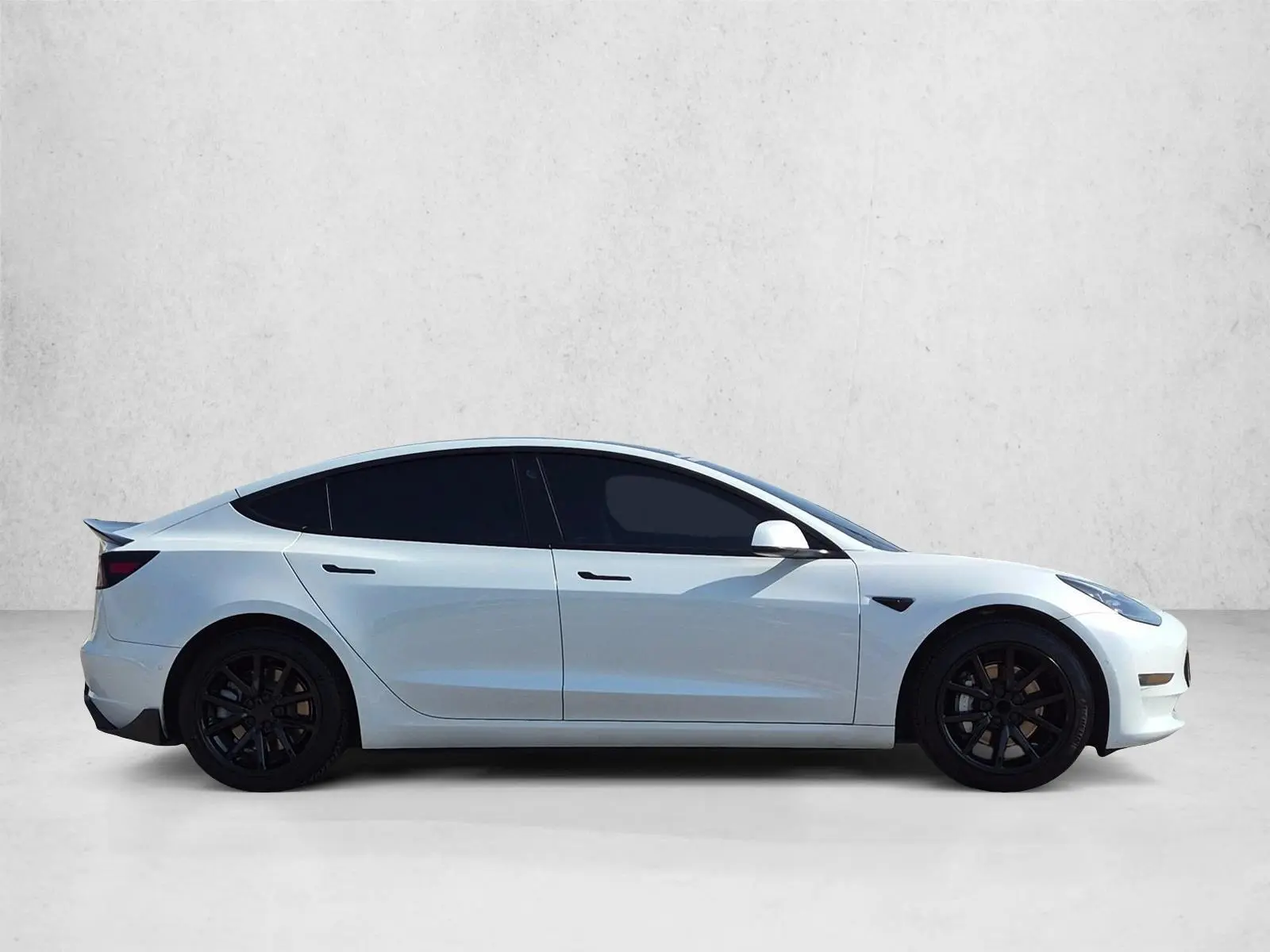 2021 Tesla Model 3 Standard Range Plus photo 4