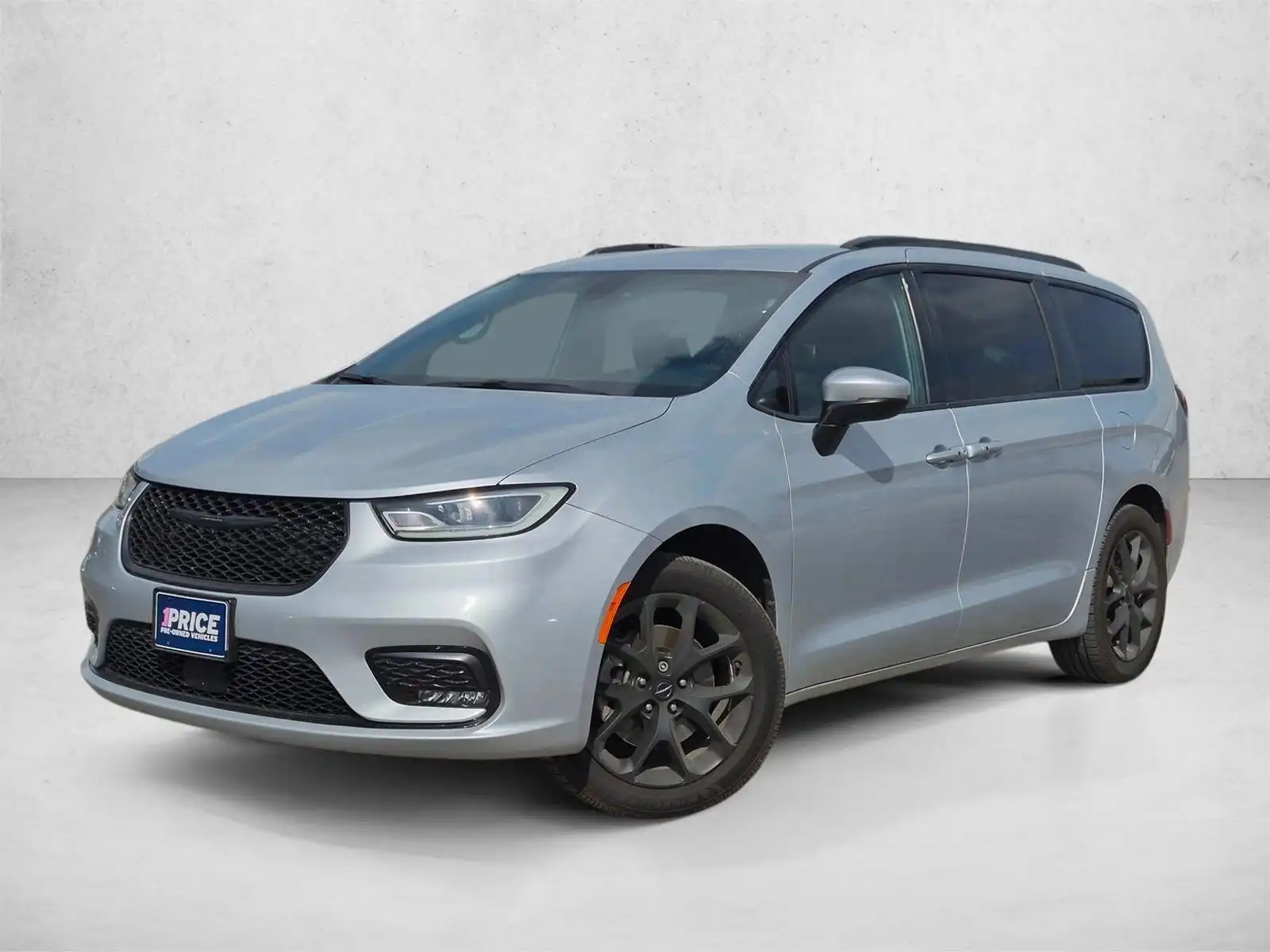 2023 Chrysler Pacifica Touring L AWD's photo