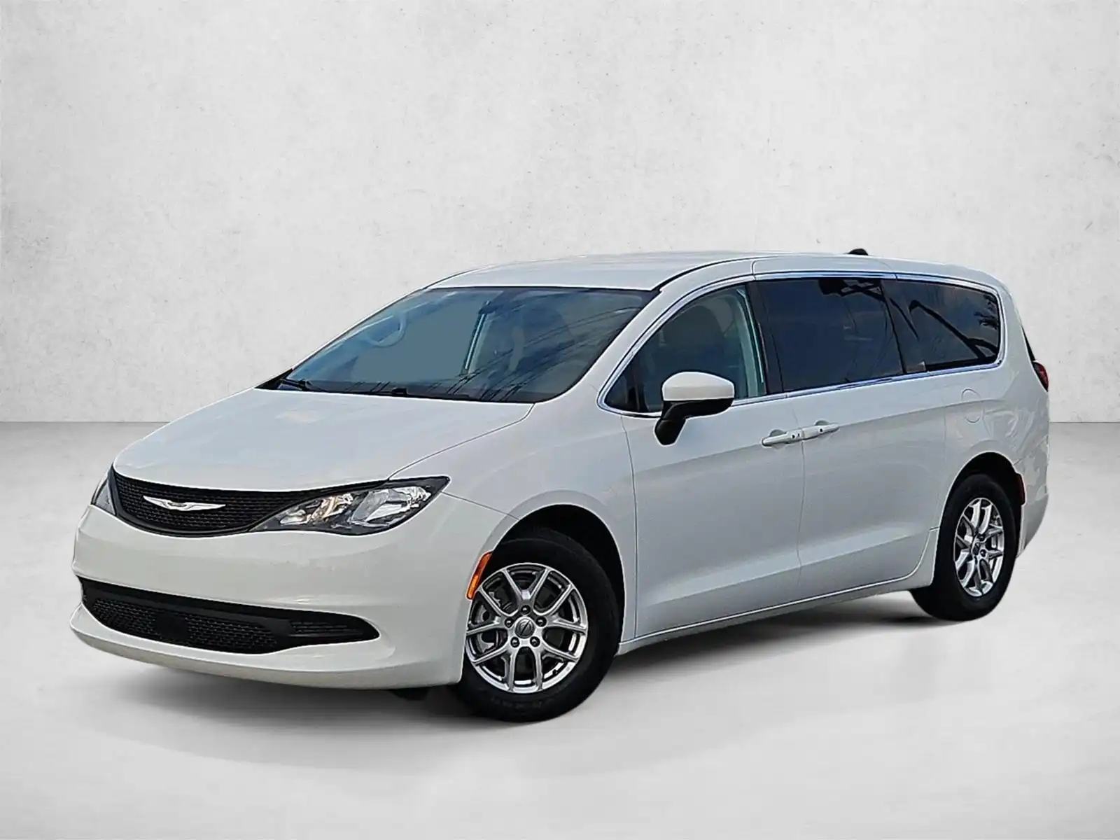 2022 Chrysler Voyager LX's photo
