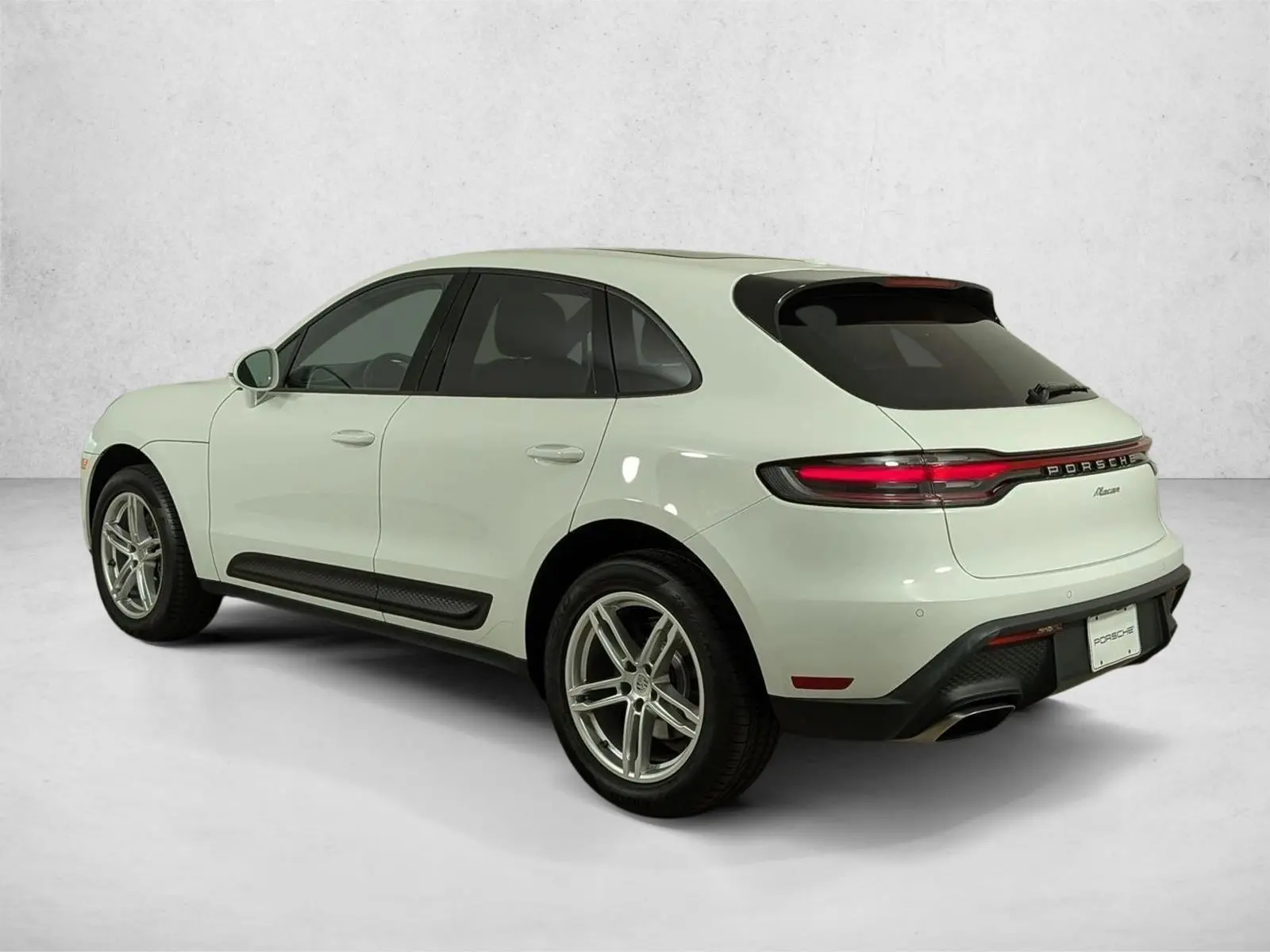 2023 Porsche Macan Base photo 3