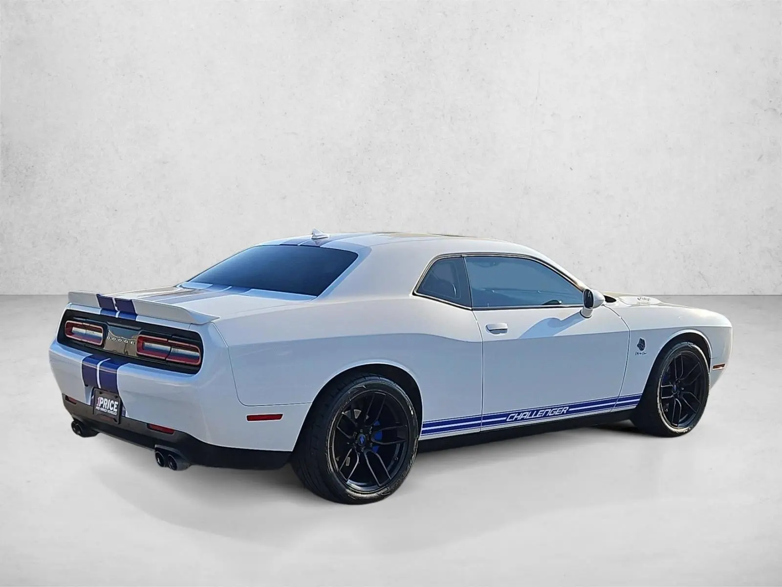 2016 Dodge Challenger SXT Plus photo 5