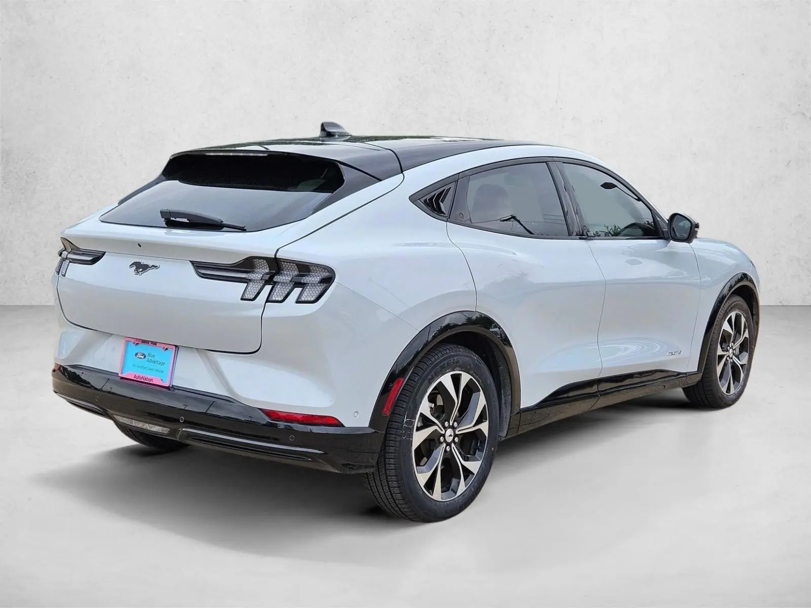 2022 Ford Mustang-Mach-e Premium photo 5