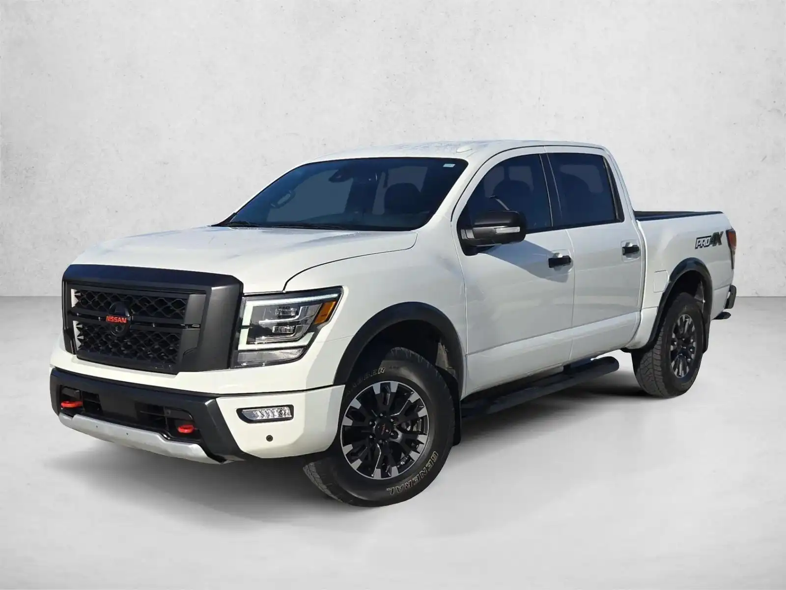 2021 Nissan Titan PRO-4X 4WD Crew Cab's photo