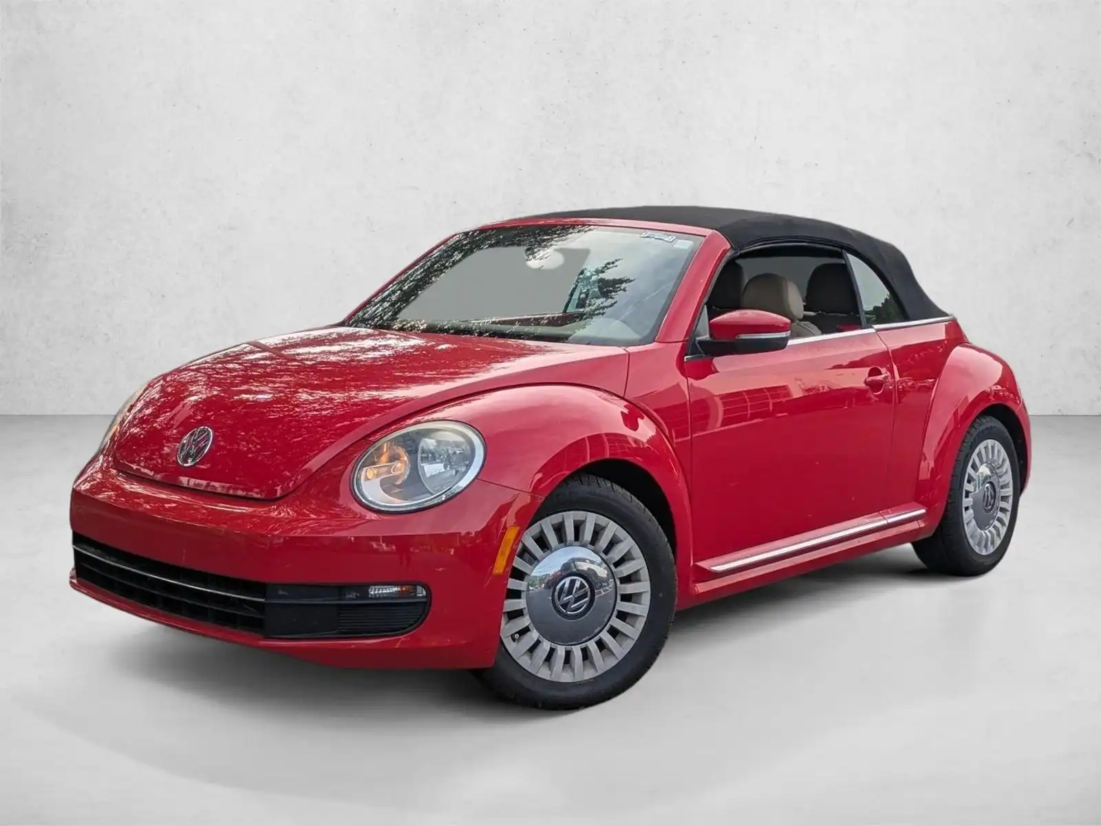 2013 Volkswagen Beetle 2.5L Conv. w/Sound & Nav. Auto's photo