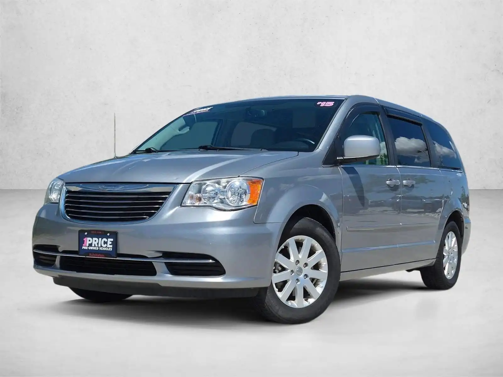 2015 Chrysler Town & Country LX's photo
