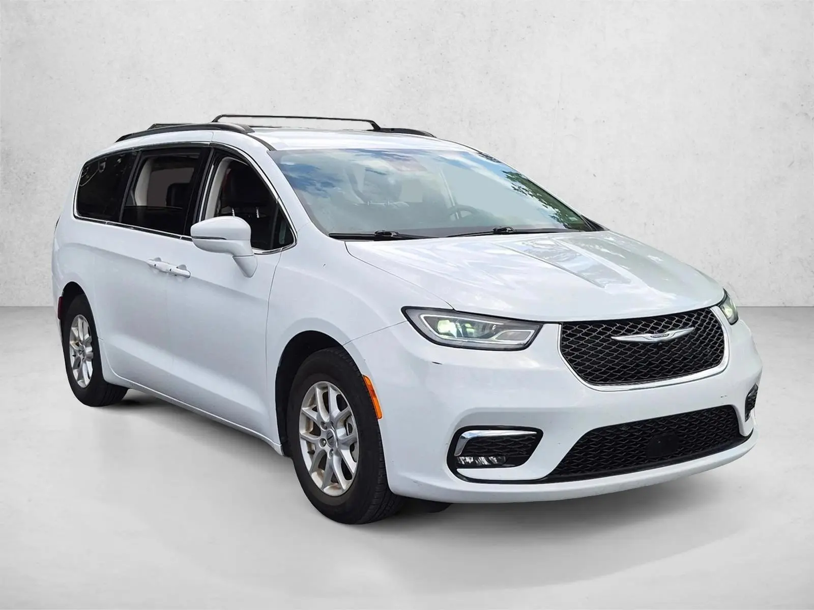 2022 Chrysler Pacifica Touring L photo 3