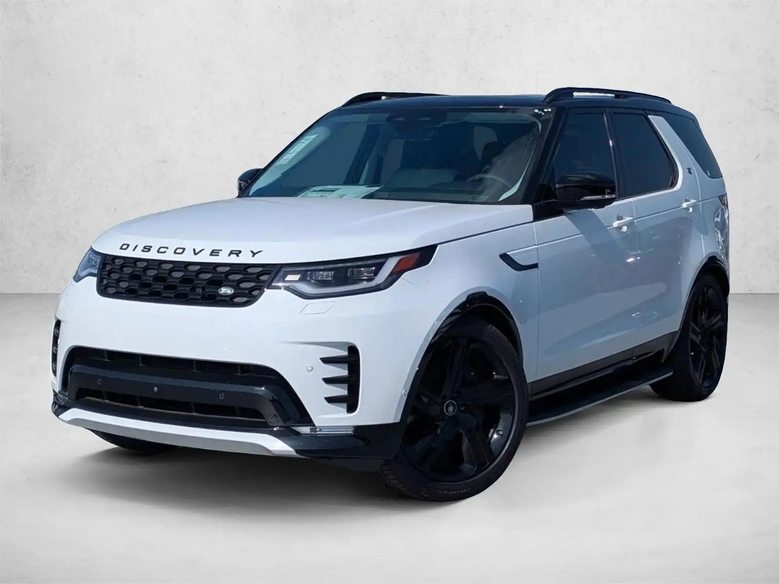 2025 Land Rover Discovery P360 Dynamic SE's photo