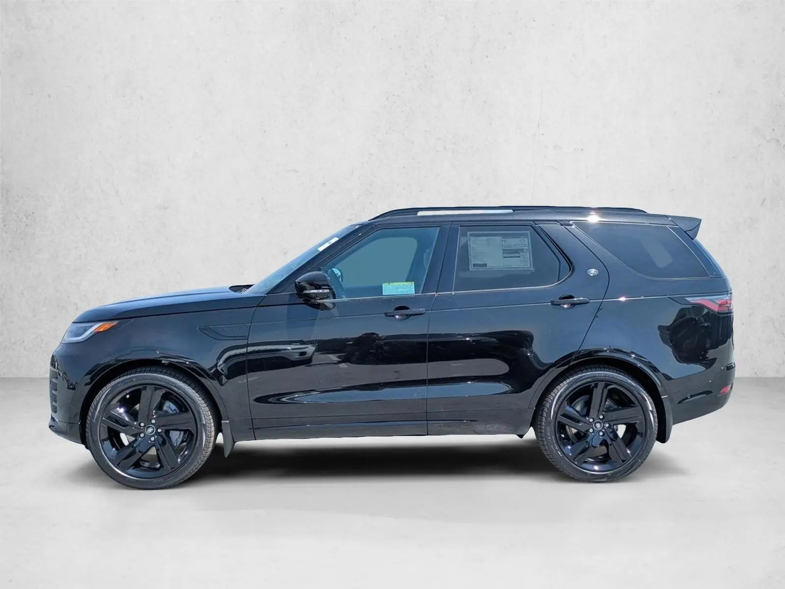 2025 Land Rover Discovery P300 Dynamic SE photo 5