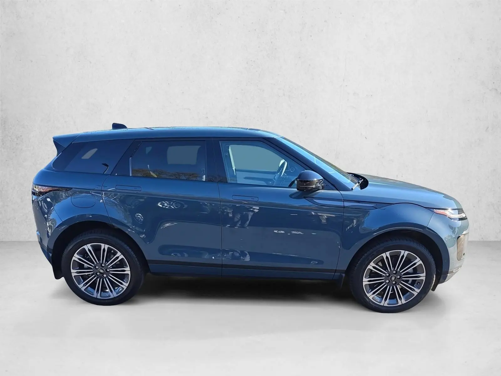 2026 Land Rover Range Rover Evoque S photo 4