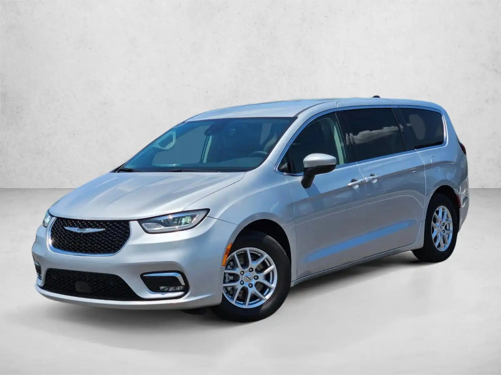 2023 Chrysler Pacifica Touring L's photo