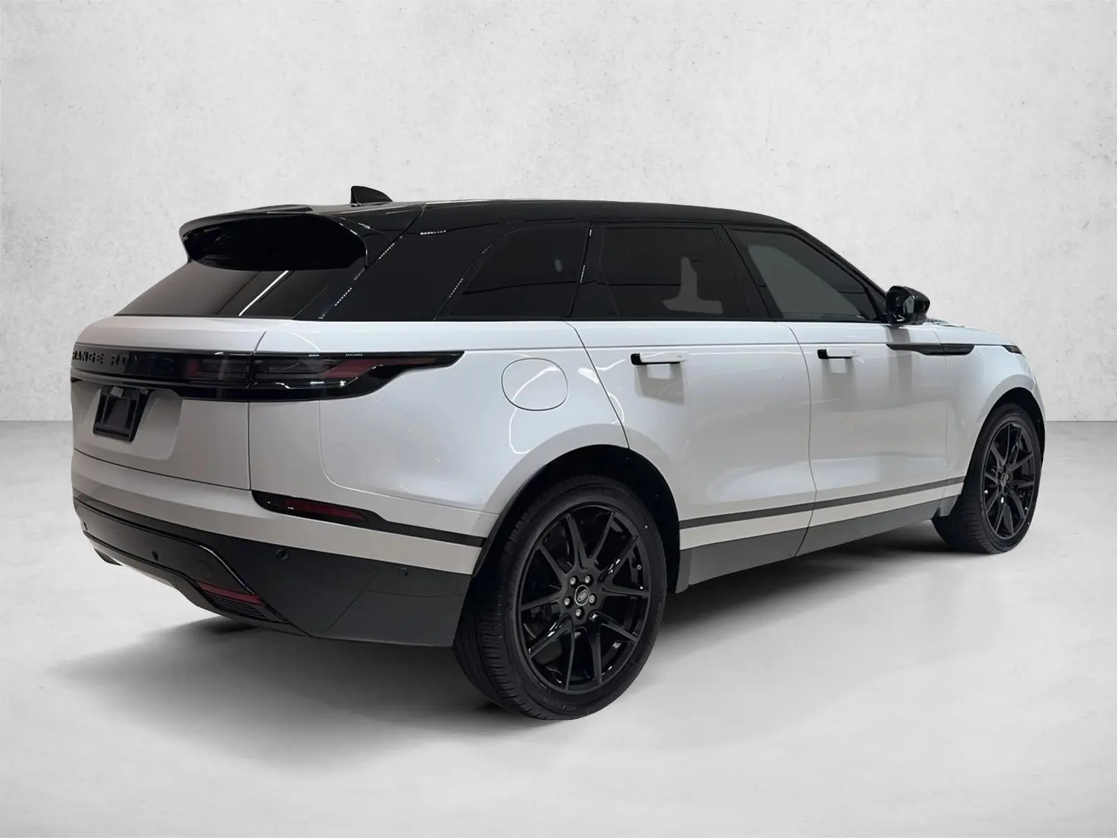 2026 Land Rover Range Rover Velar P400 Dynamic SE photo 5