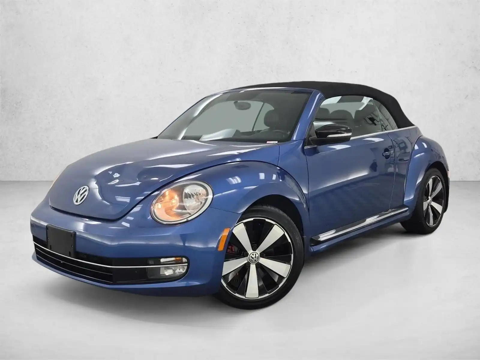 2013 Volkswagen Beetle 2.0T Convertible. PZEV's photo