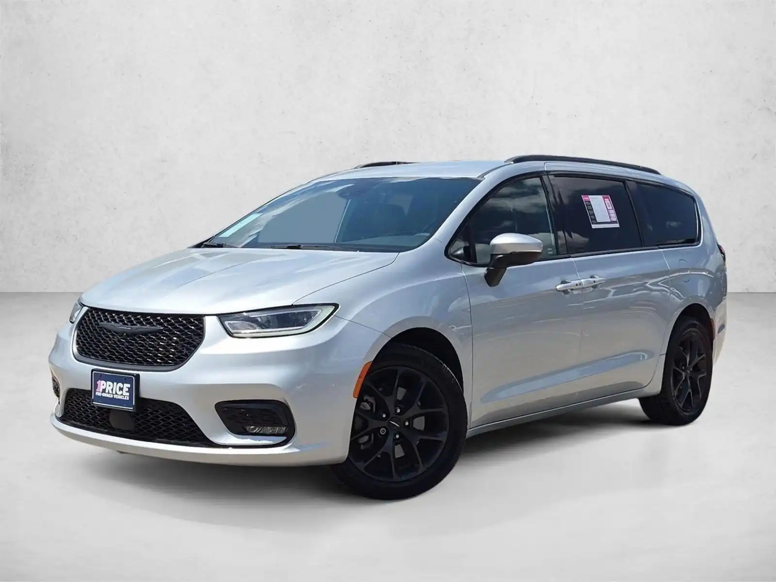 2023 Chrysler Pacifica Touring L AWD's photo