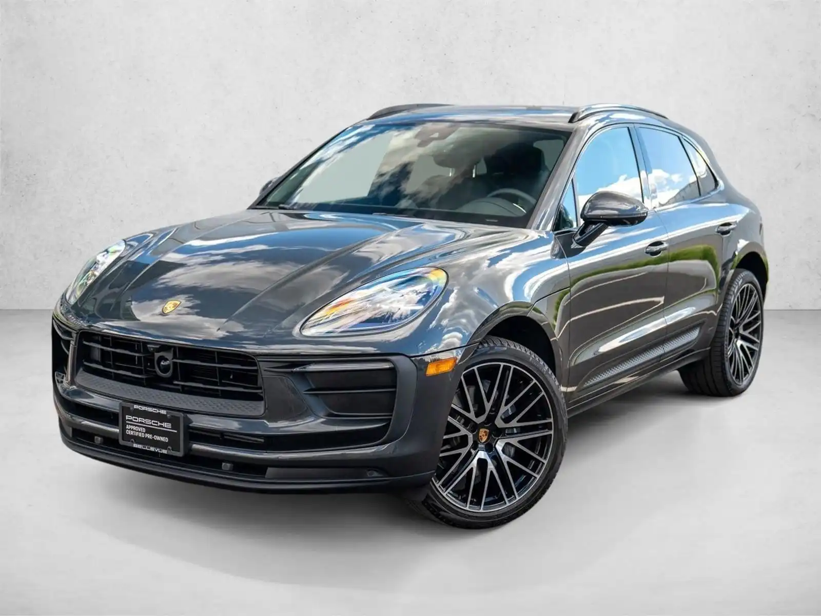 2026 Porsche Macan Base's photo