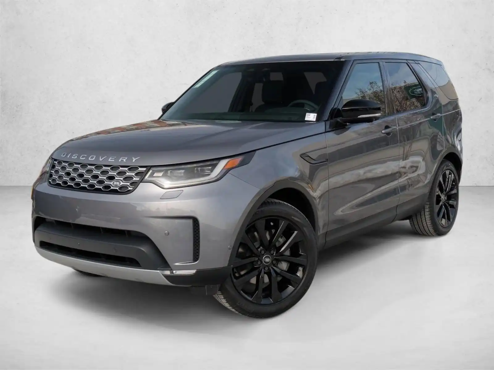 2026 Land Rover Discovery P300 S's photo