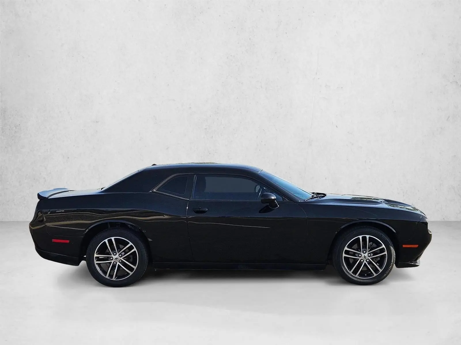 2019 Dodge Challenger SXT Auto AWD photo 4