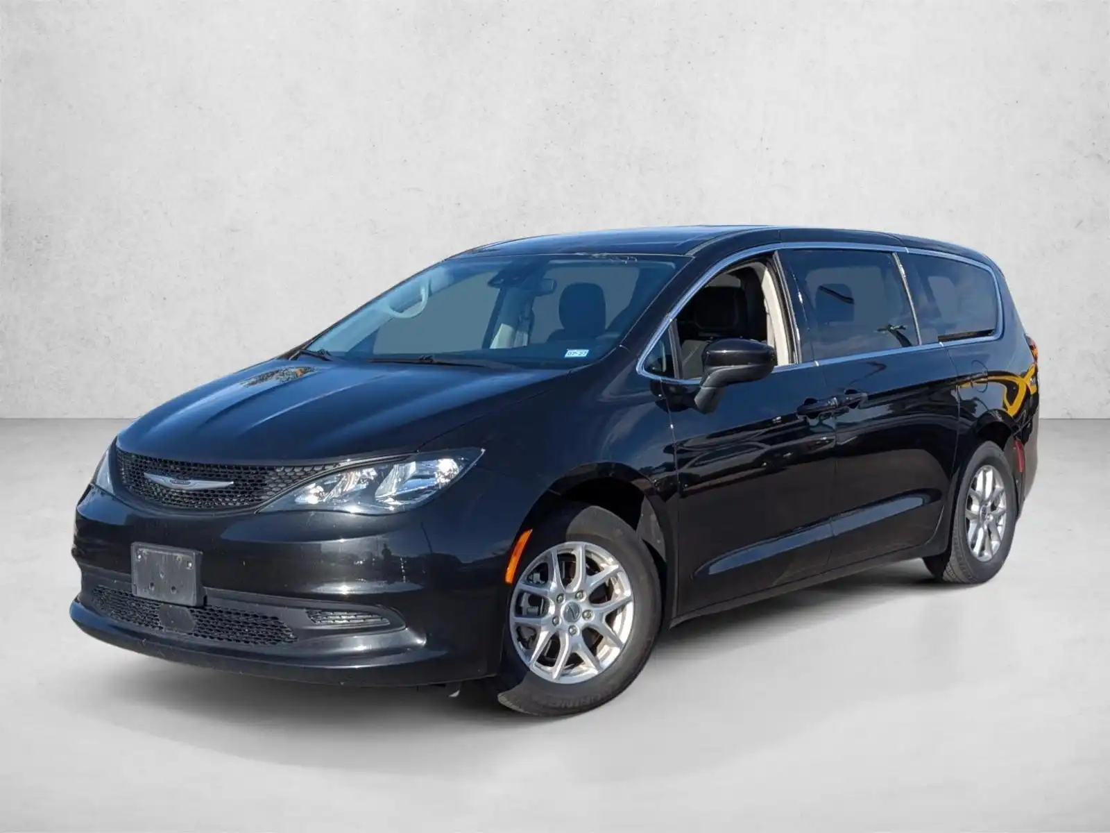 2023 Chrysler Voyager LX's photo