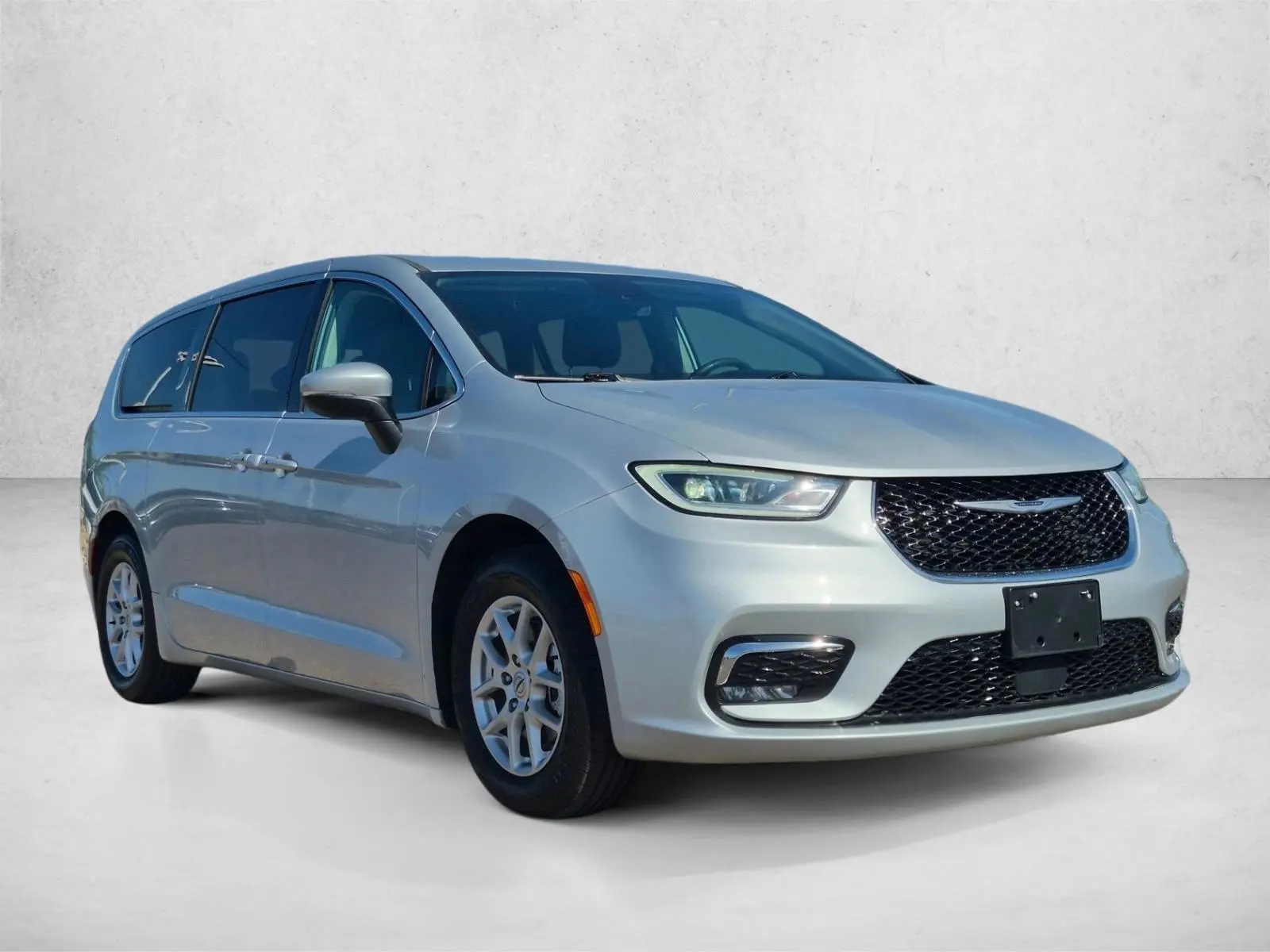 2023 Chrysler Pacifica Touring L photo 3