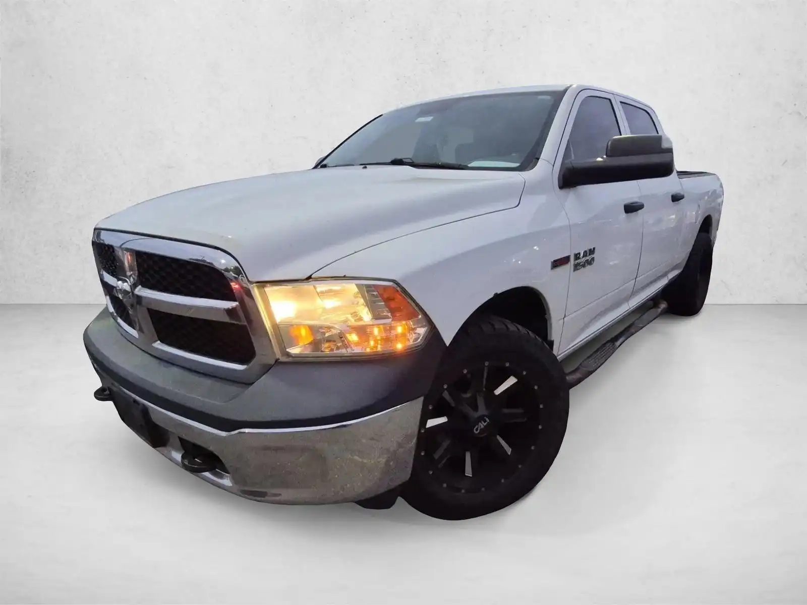 2016 RAM 1500 Tradesman 4WD Crew Cab 6'4's photo
