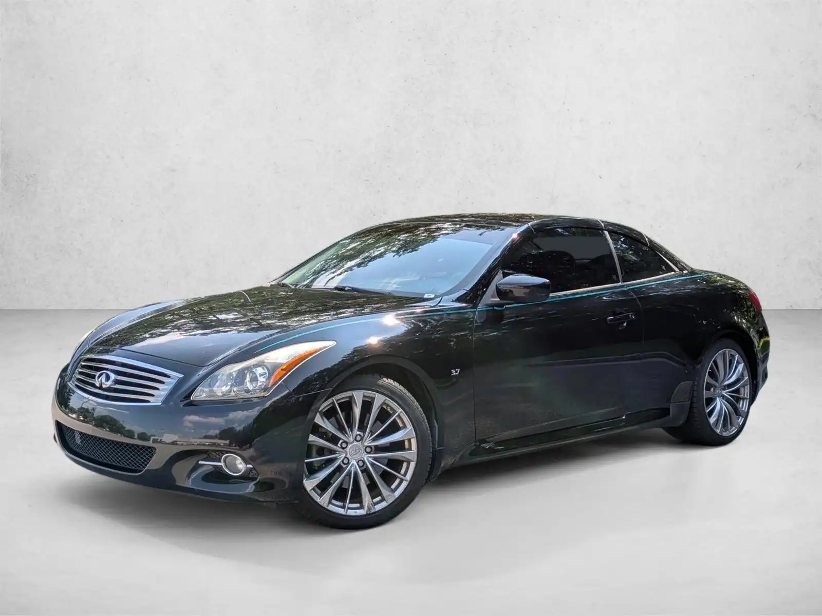 2015 INFINITI Q60 Base's photo