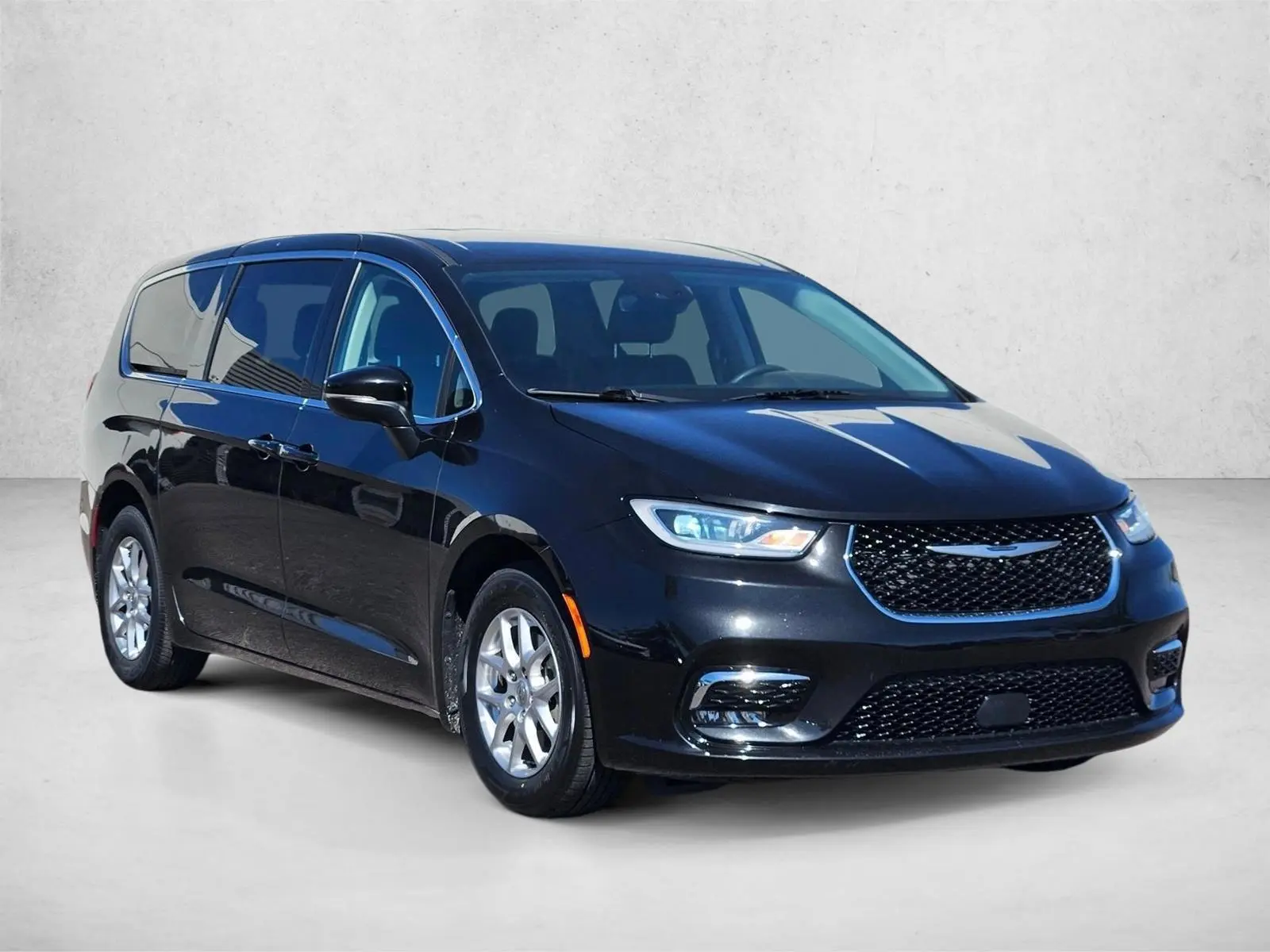 2023 Chrysler Pacifica Touring L photo 3