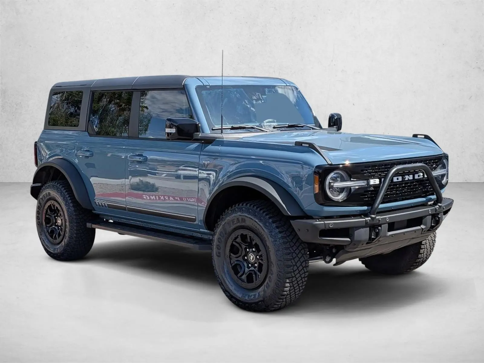 2021 Ford Bronco First Edition Advanced 4x4 photo 3