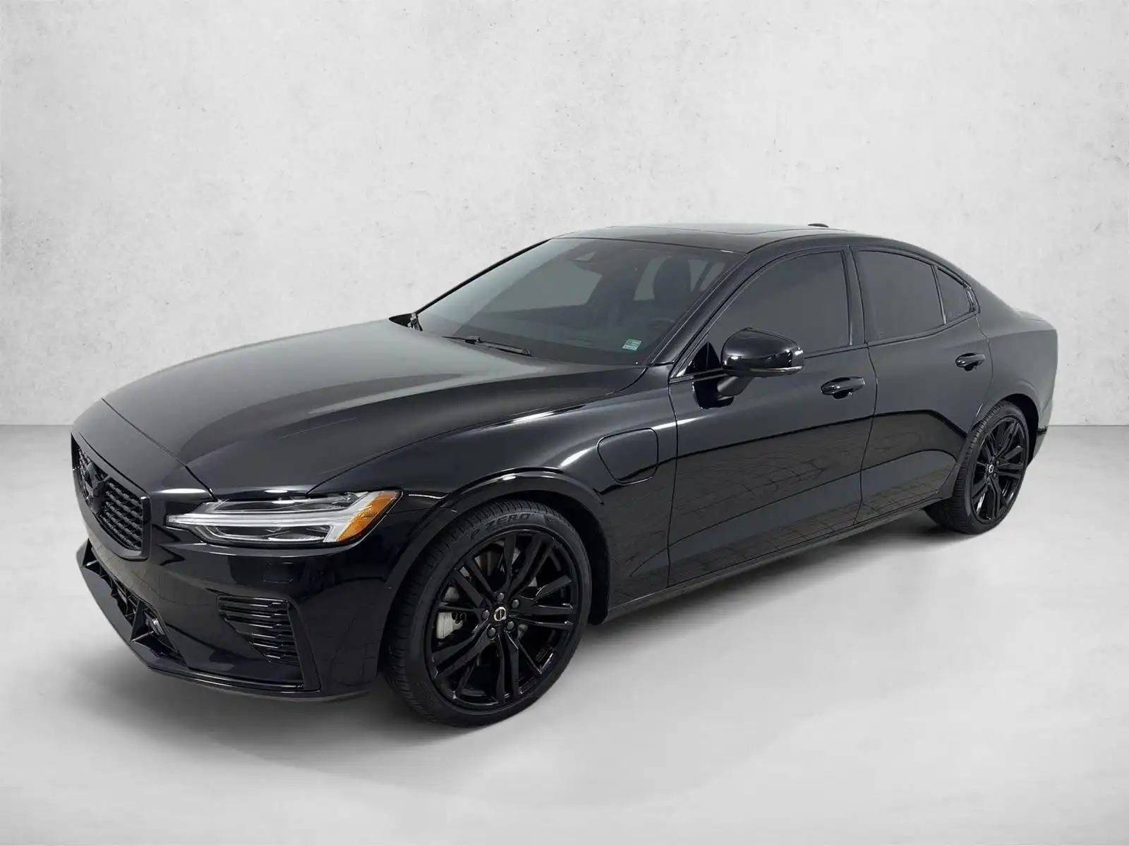 2022 Volvo S60 T8 Recharge Black Edition R-Design Extended Range AWD's photo