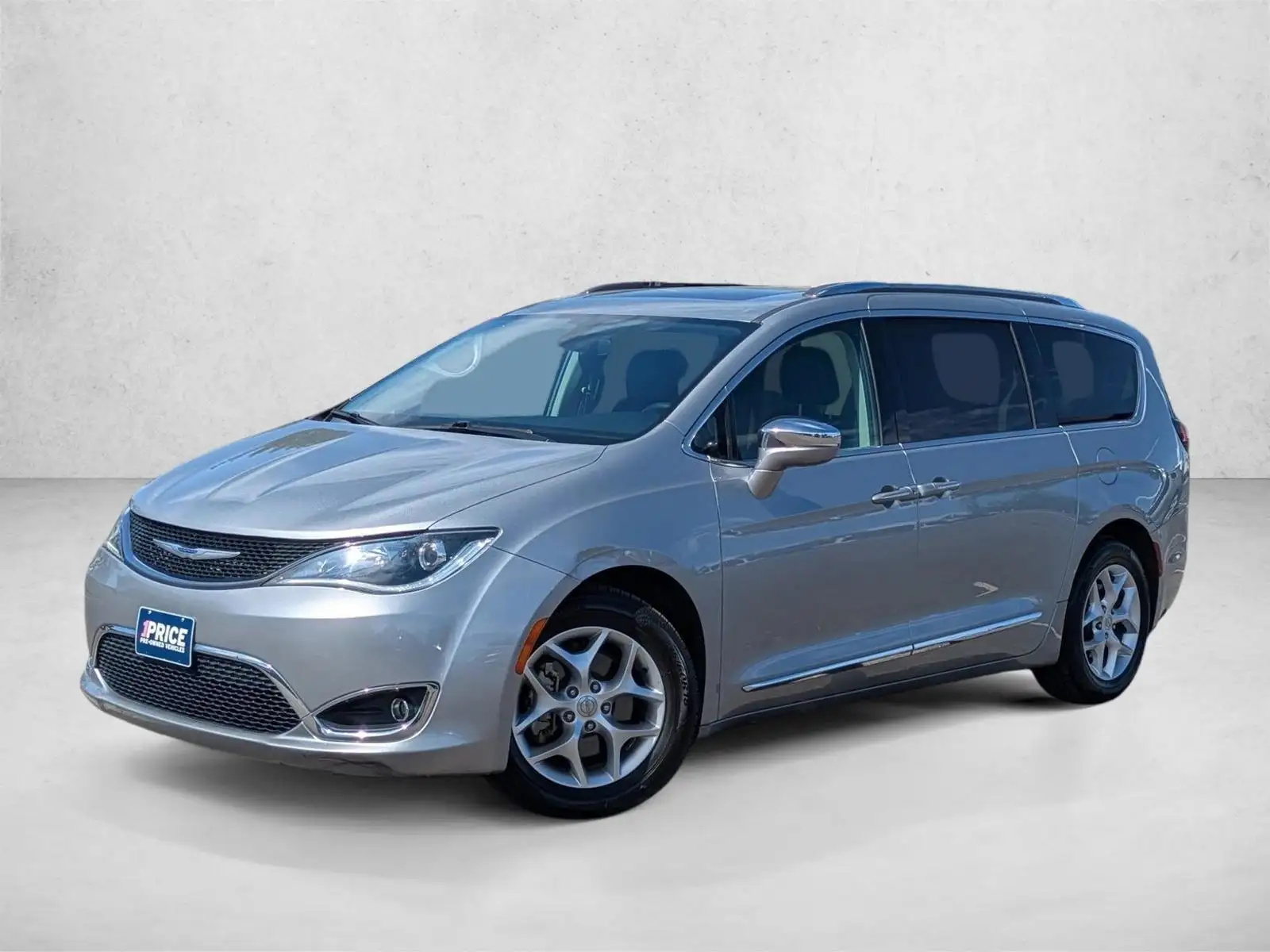 2019 Chrysler Pacifica Limited's photo