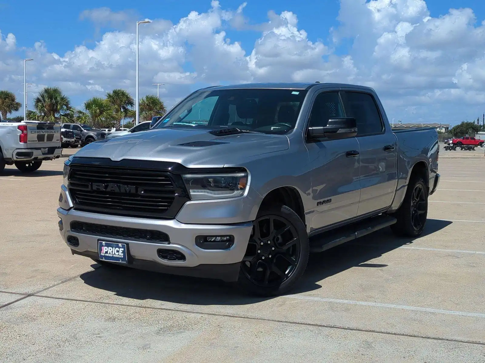 2024 RAM 1500 Laramie Crew Cab 5'7's photo