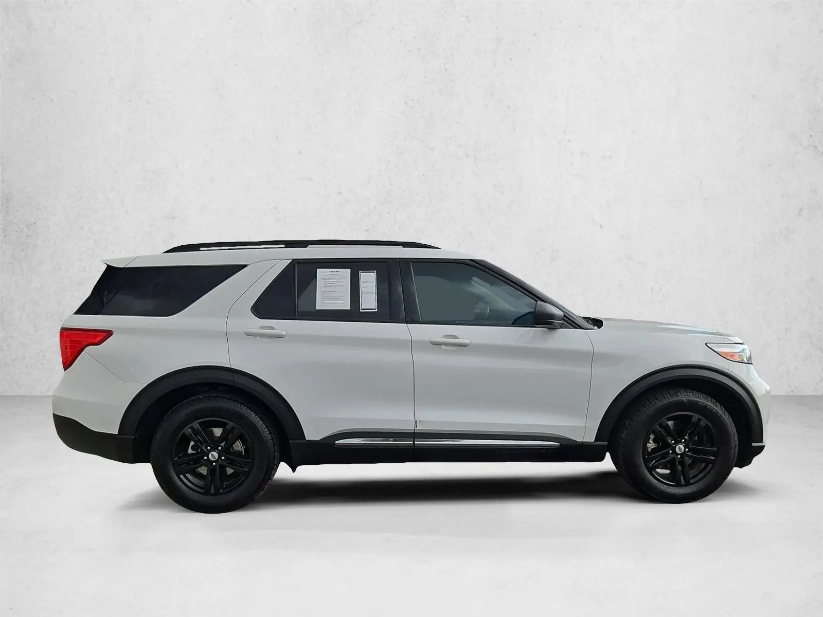 2021 Ford Explorer XLT RWD photo 4