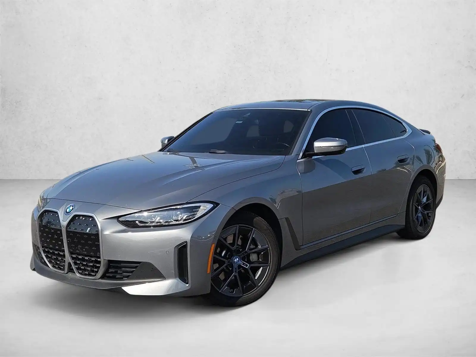 2024 BMW i4 xDrive40's photo