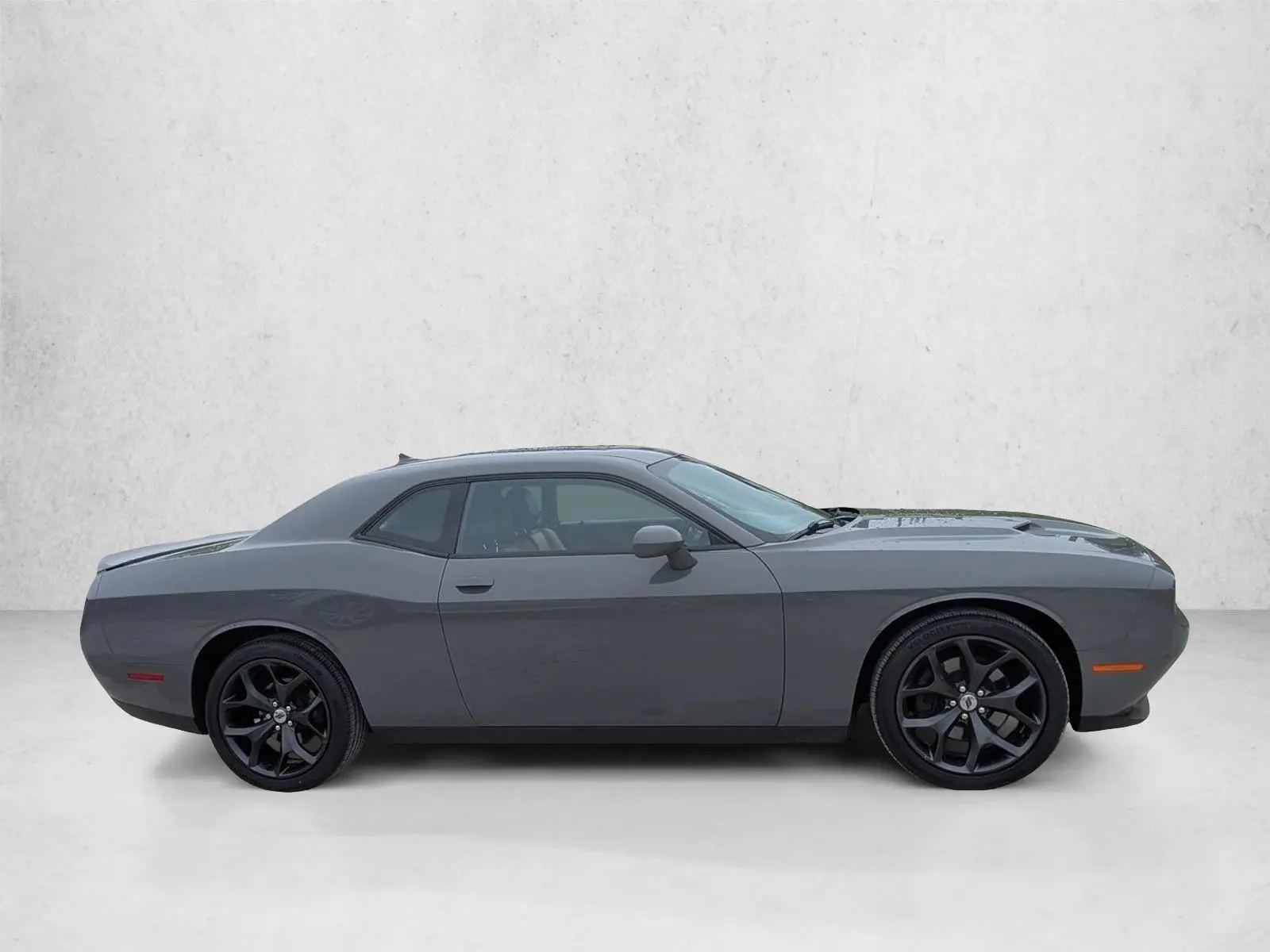 2019 Dodge Challenger SXT Plus Auto photo 4