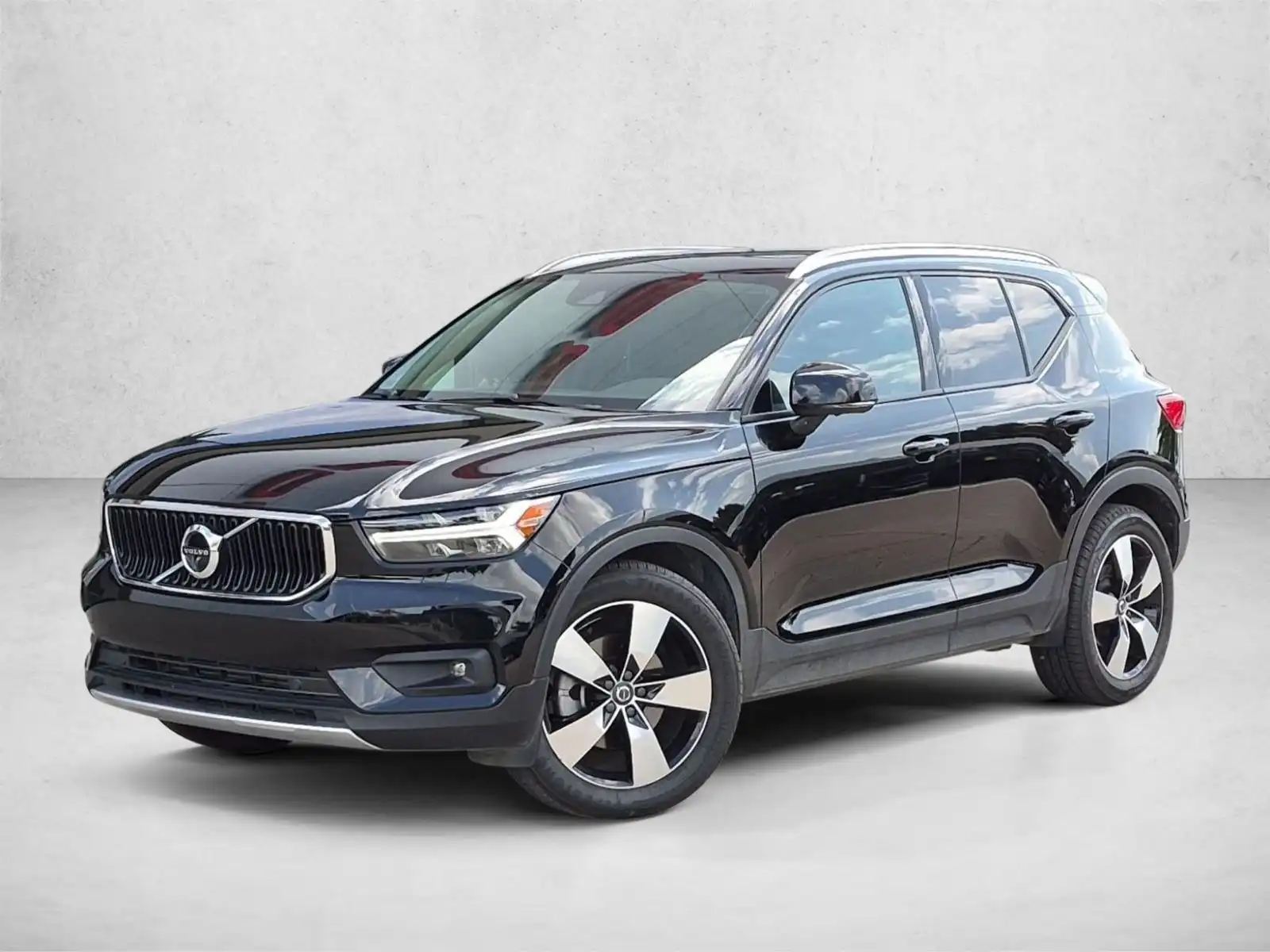 2021 Volvo XC40 T5 Momentum AWD's photo