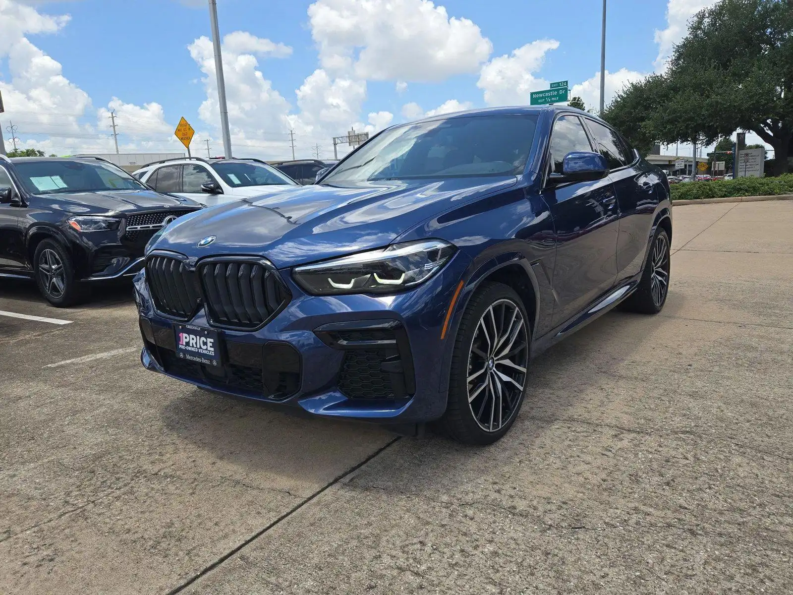 2022 BMW X6 xDrive40i's photo