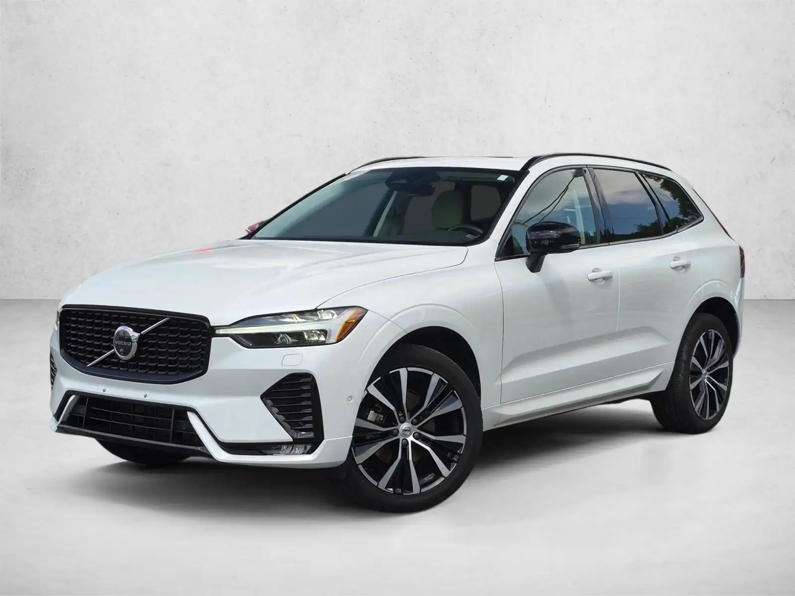 2025 Volvo XC60 B5 Plus Dark AWD's photo