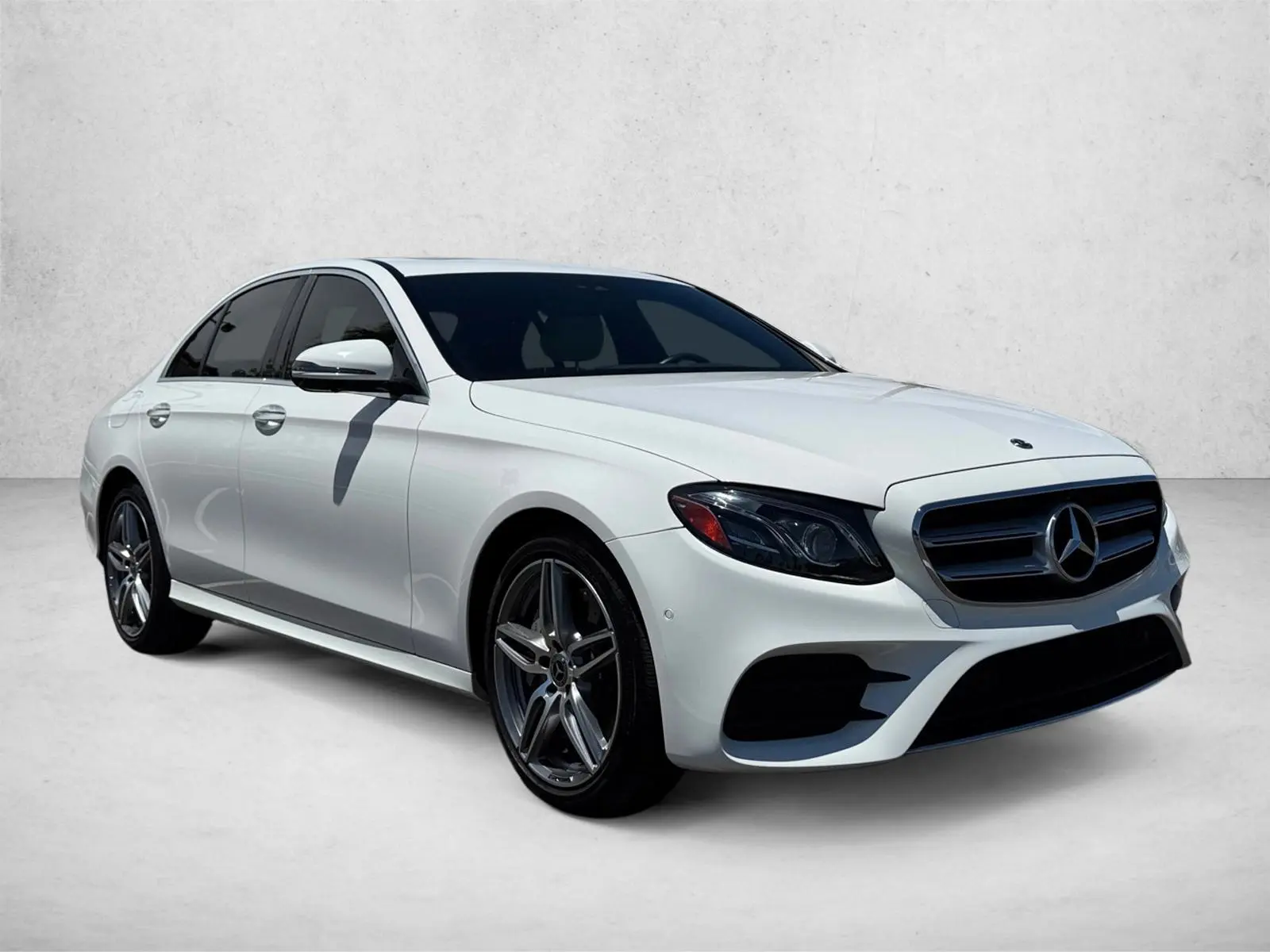 2019 Mercedes-Benz E-Class E300 4MATIC photo 3